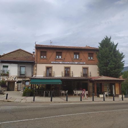 Hostal Urbion Винуеса Екстериор снимка