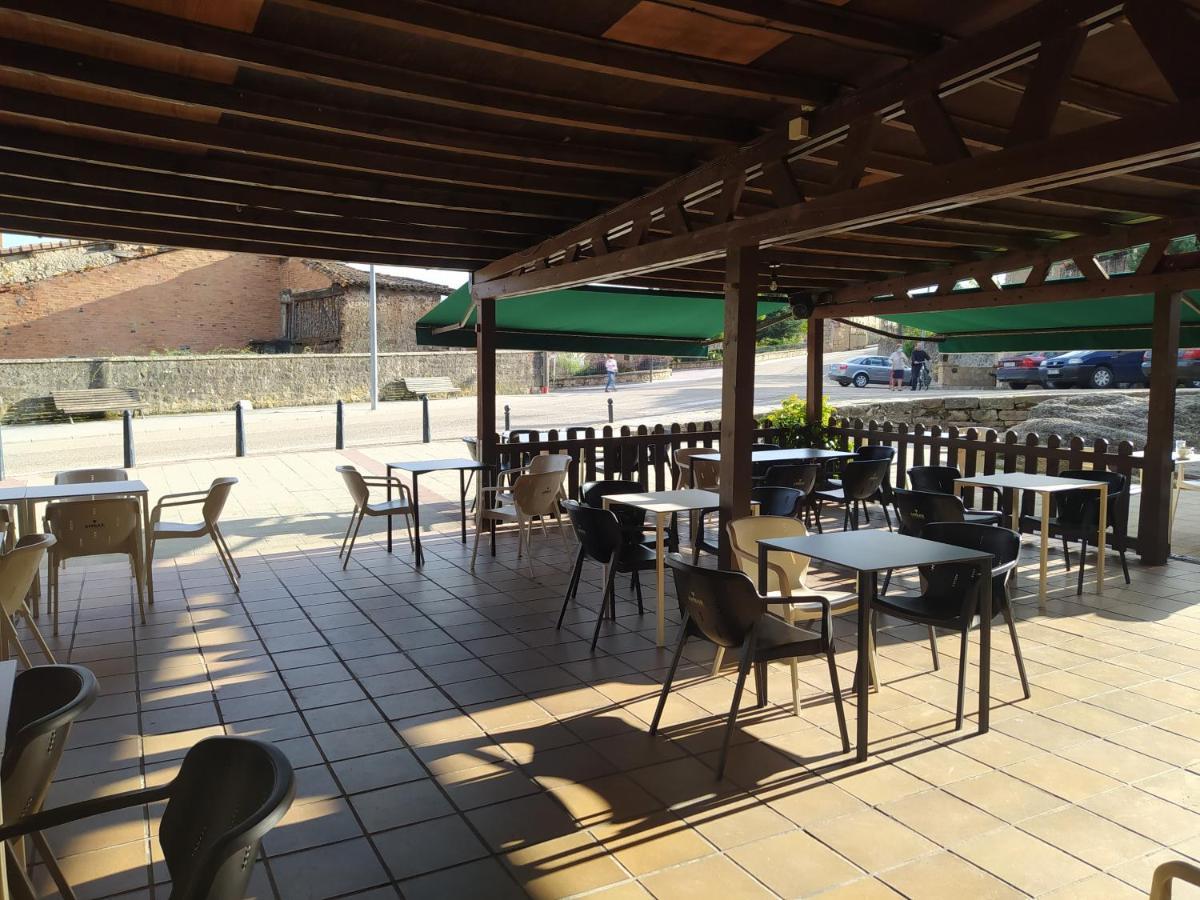 Hostal Urbion Винуеса Екстериор снимка