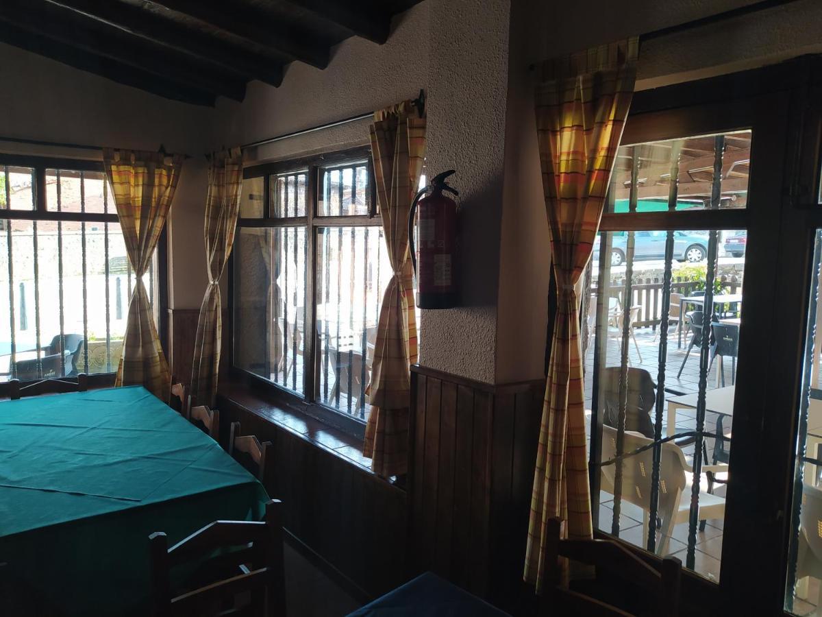 Hostal Urbion Винуеса Екстериор снимка