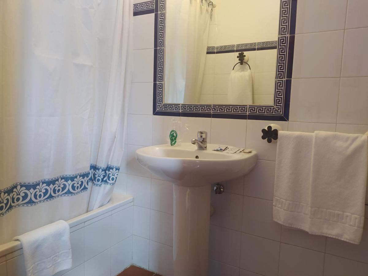 Hostal Urbion Винуеса Екстериор снимка
