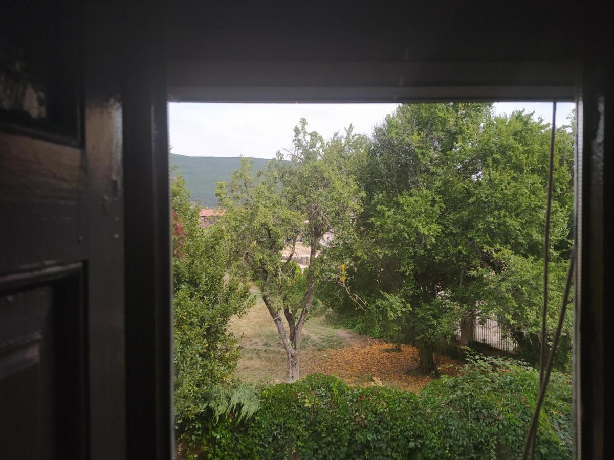 Hostal Urbion Винуеса Екстериор снимка