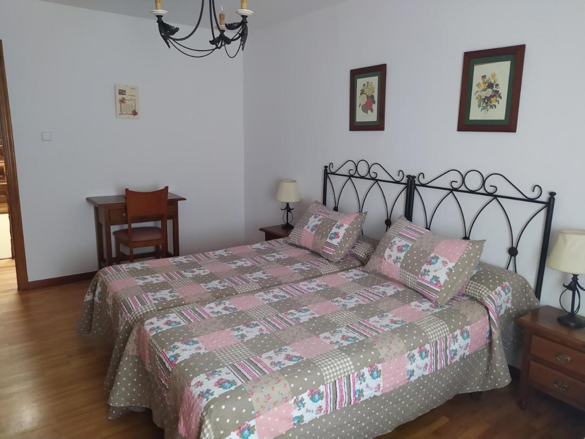 Hostal Urbion Винуеса Екстериор снимка