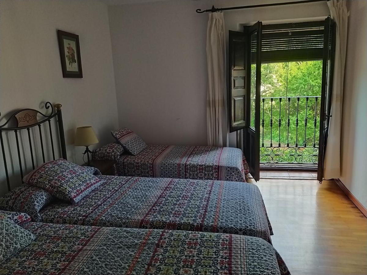 Hostal Urbion Винуеса Екстериор снимка